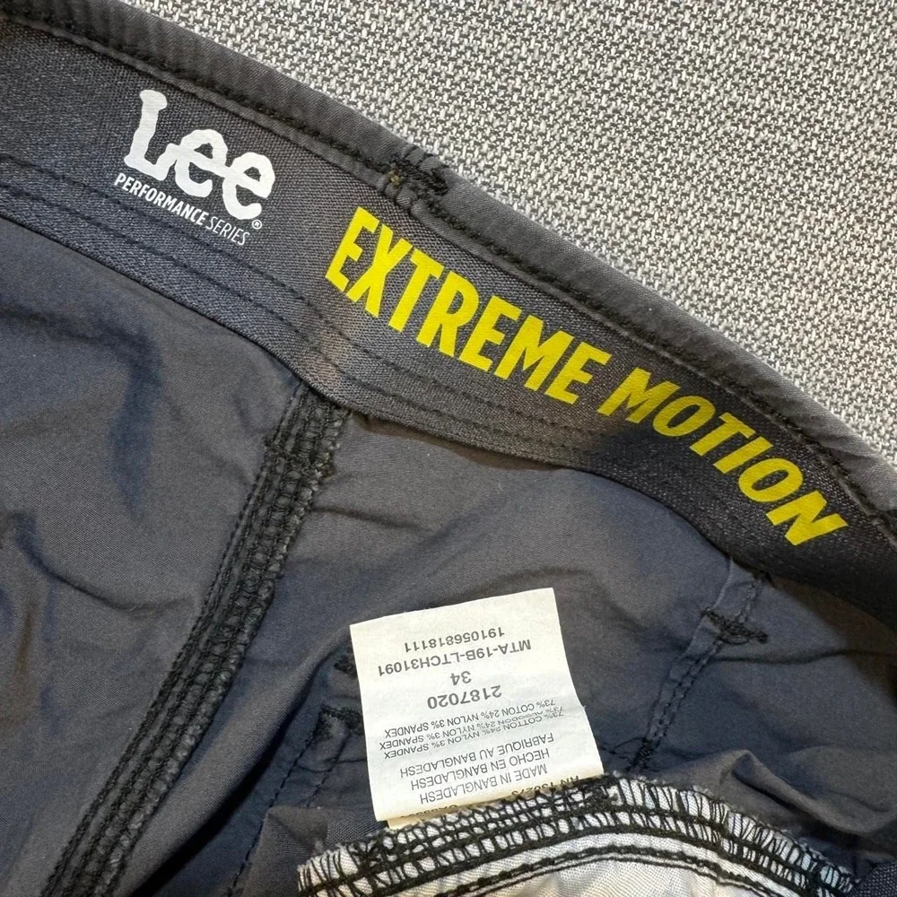 Lee Extreme Motion Gray Cargo Shorts men's size 34